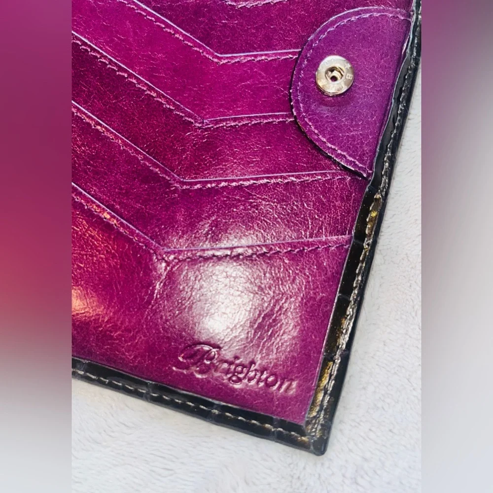 Brighton Jetson Folio Green Croc Embossed Wallet - Picture 5 of 9